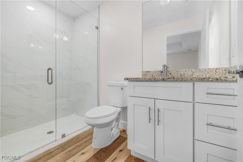 Brand new custom built duplex with 6 bedrooms, 4 bathrooms, 2 - photo 44