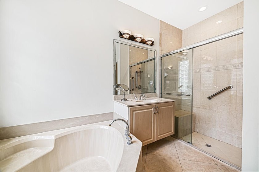 BRAND NEW A/C JUST INSTALLED!! GORGEOUS WATERVIEW! KITCHEN - photo 48