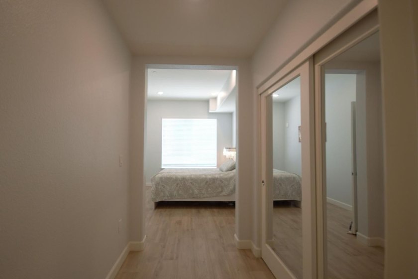 New Price~Great Location! Discover this 1 bedroom + Den &amp; 1.5 - photo 8