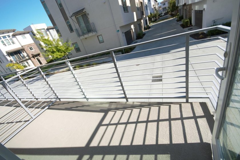 New Price~Great Location! Discover this 1 bedroom + Den &amp; 1.5 - photo 10