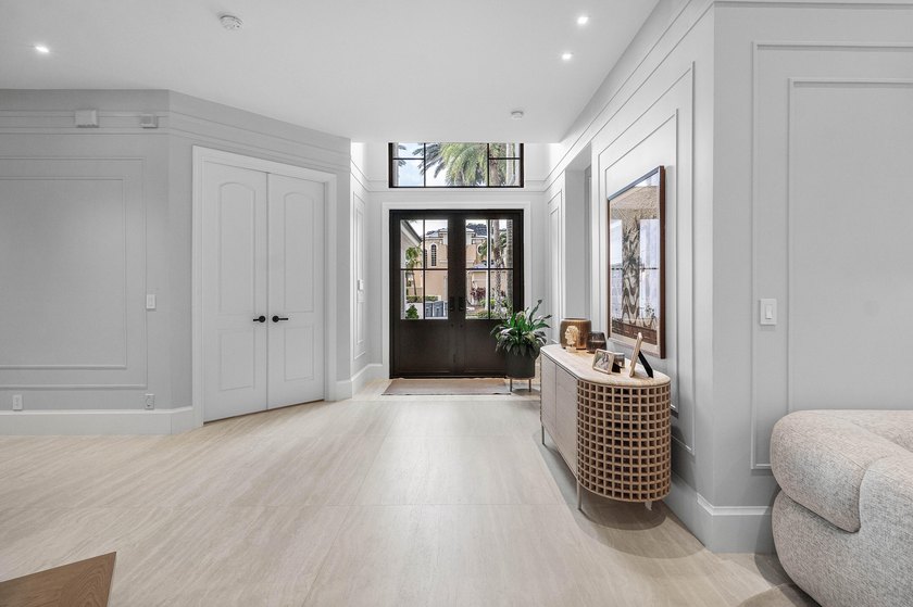 Welcome to this stunning fully renovated home with - photo 7