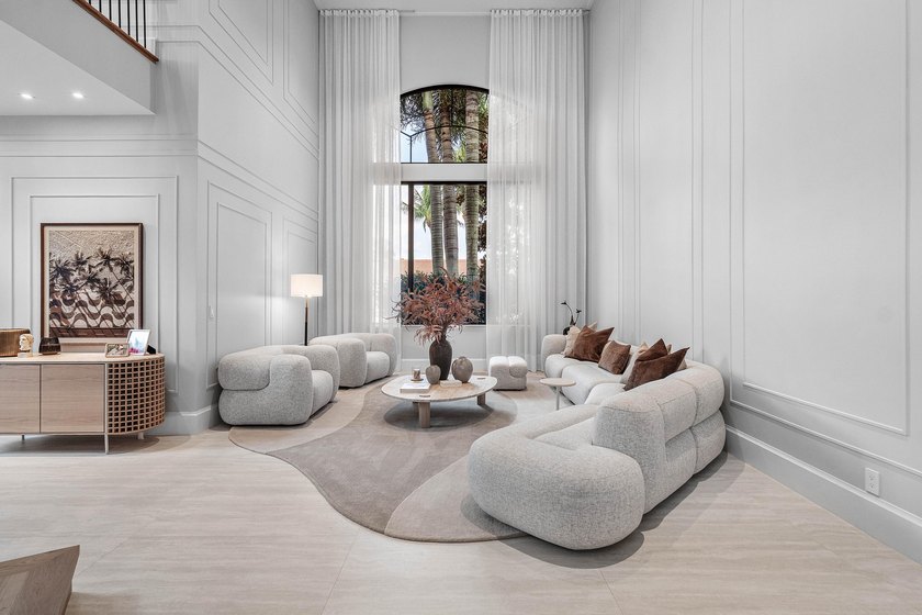 Welcome to this stunning fully renovated home with - photo 8