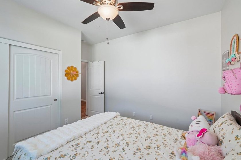 Welcome home to this beautifully upgraded single-family - photo 16