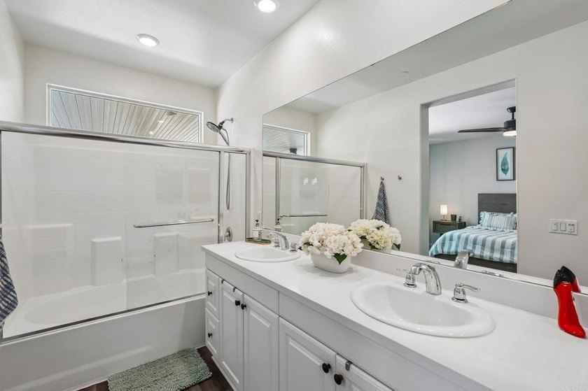 Welcome home to this beautifully upgraded single-family - photo 19