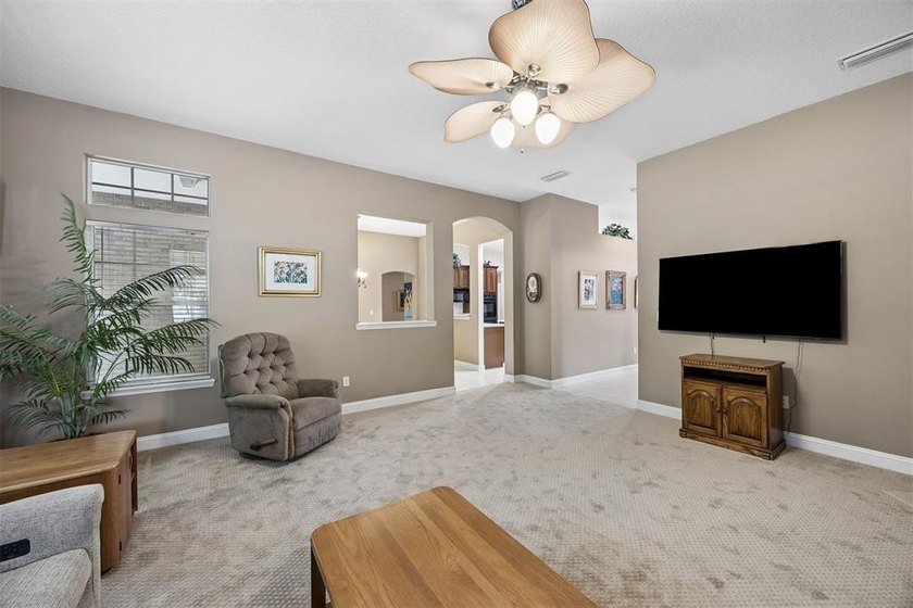 Welcome to this beautifully crafted, custom-built brick - photo 22