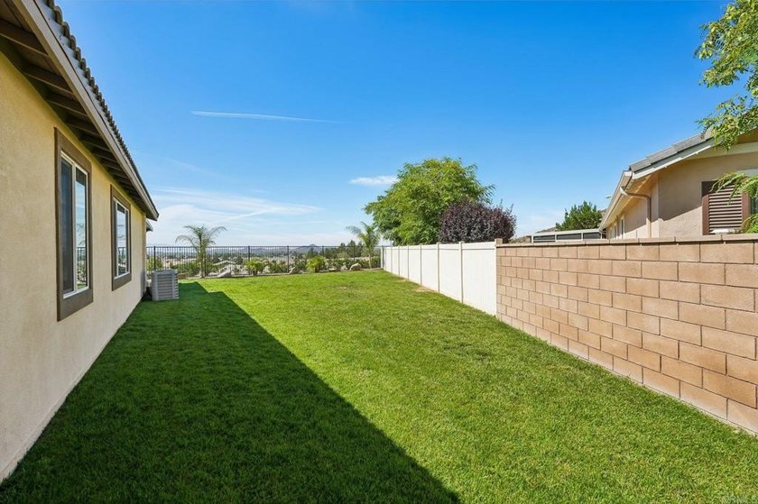 Welcome home to this beautifully upgraded single-family - photo 26