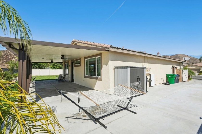 Welcome home to this beautifully upgraded single-family - photo 27