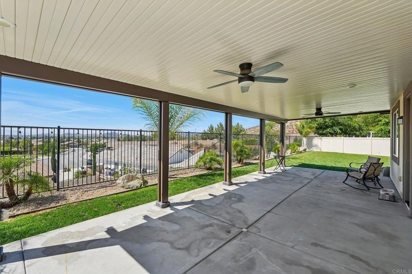 Welcome home to this beautifully upgraded single-family - photo 29