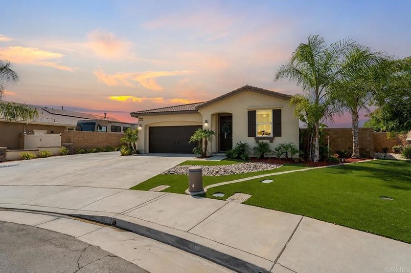 Welcome home to this beautifully upgraded single-family - photo 31