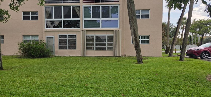 Beautifully updated 2 bedroom 2 bath corner unit In the - photo 5