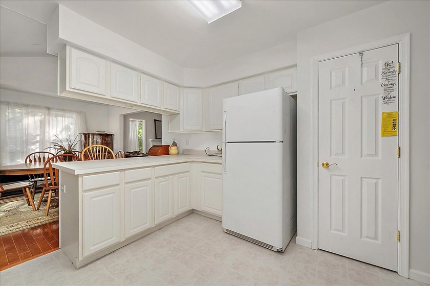 Beautifully refreshed single-level home in the amenity-rich - photo 18