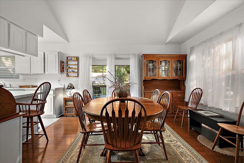 Beautifully refreshed single-level home in the amenity-rich - photo 19