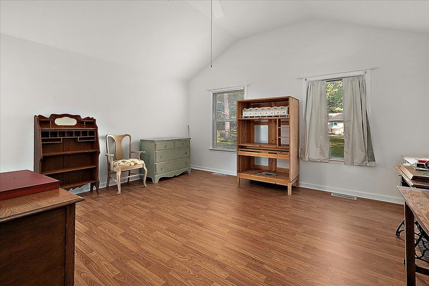 Beautifully refreshed single-level home in the amenity-rich - photo 22