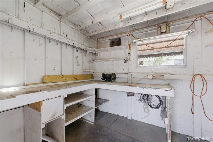 Opportunity awaits with this fully fenced Homosassa property - photo 27
