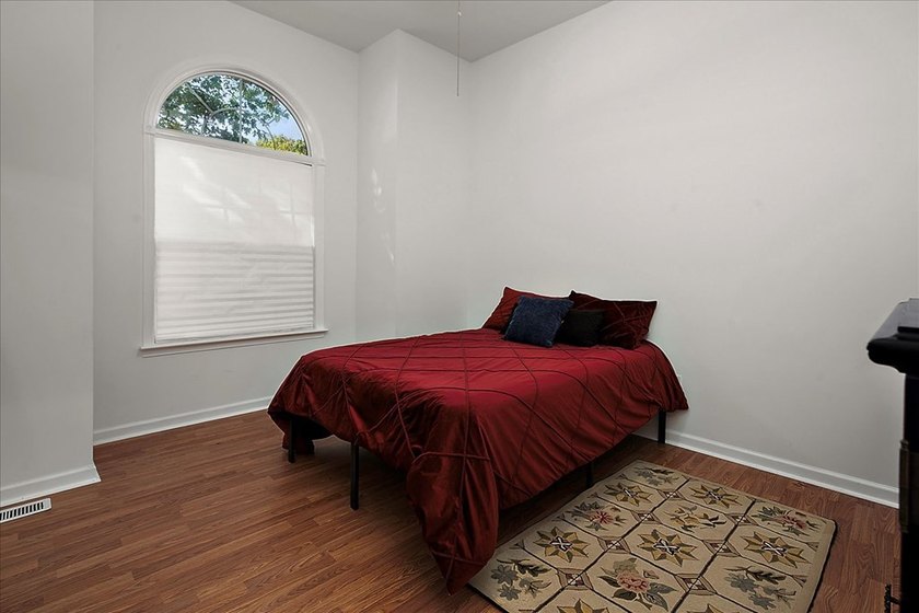 Beautifully refreshed single-level home in the amenity-rich - photo 28