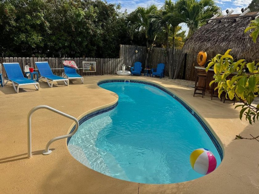 4/2 renovated waterfront home boasts private pool-new cutting - photo 5