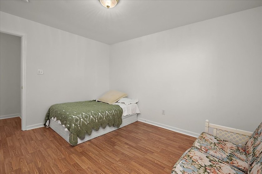 Beautifully refreshed single-level home in the amenity-rich - photo 35