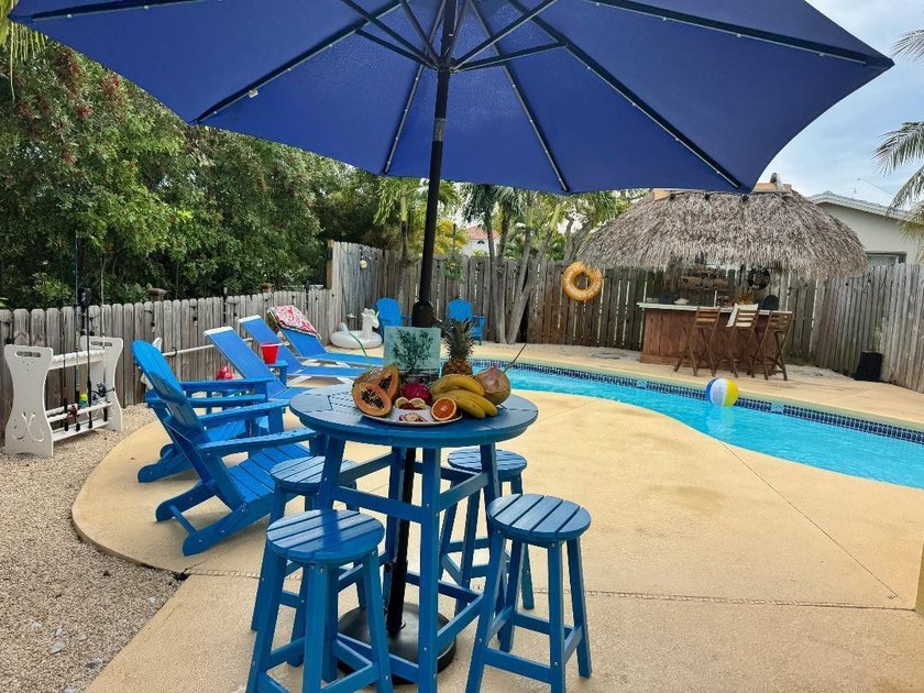 4/2 renovated waterfront home boasts private pool-new cutting - photo 6