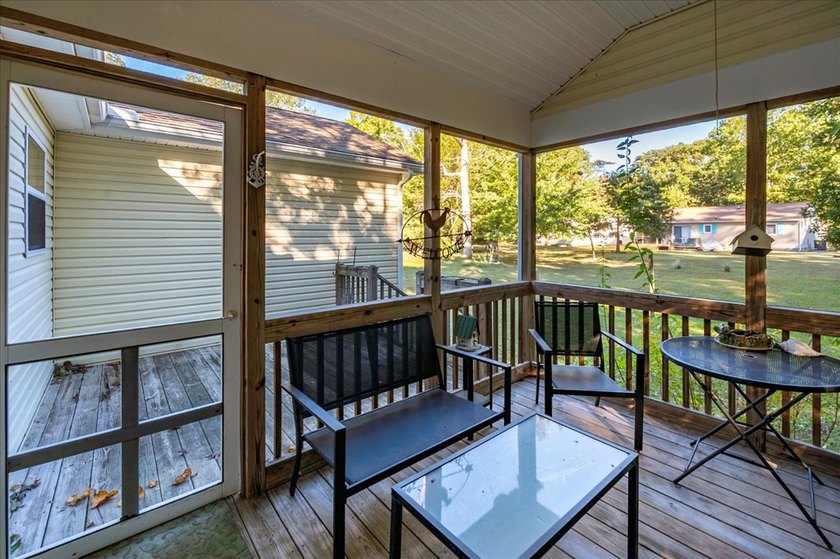 Beautifully refreshed single-level home in the amenity-rich - photo 39