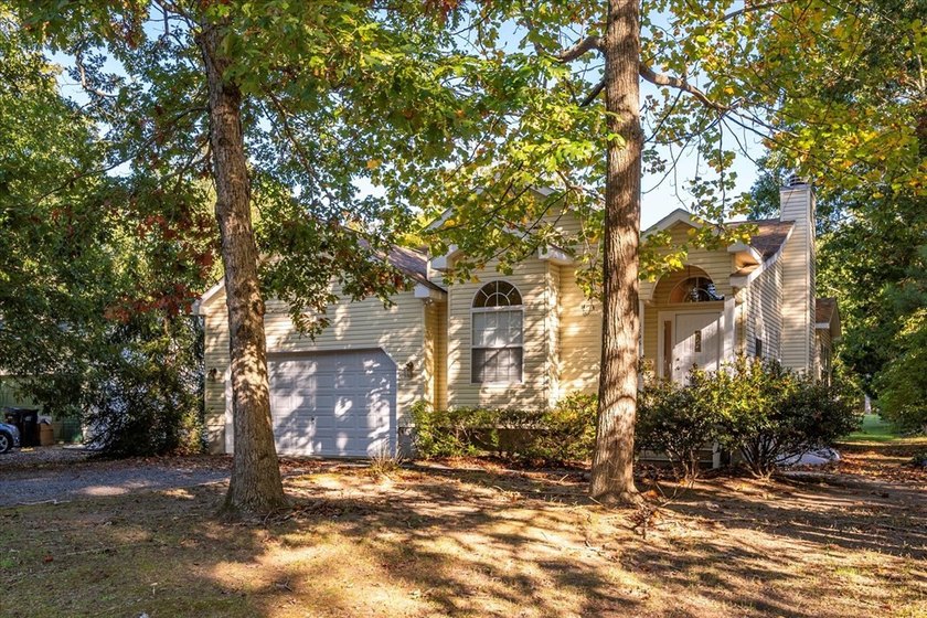 Beautifully refreshed single-level home in the amenity-rich - photo 48