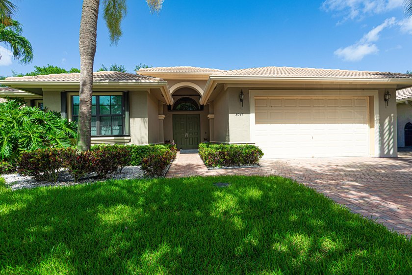 Exceptional cul-de-sac lot. This meticulously designed Roma - photo 6