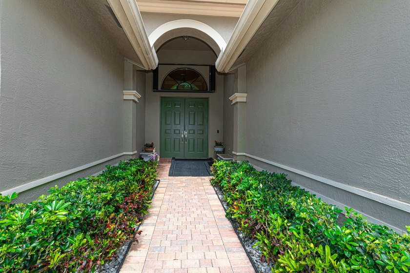 Exceptional cul-de-sac lot. This meticulously designed Roma - photo 8