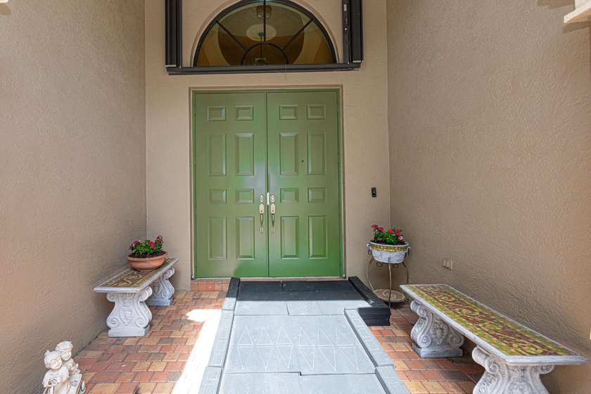 Exceptional cul-de-sac lot. This meticulously designed Roma - photo 9