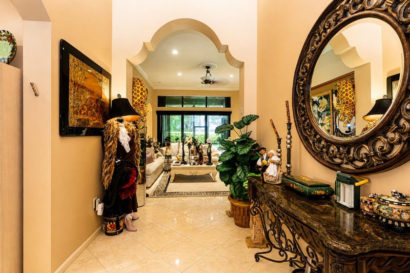 Exceptional cul-de-sac lot. This meticulously designed Roma - photo 10