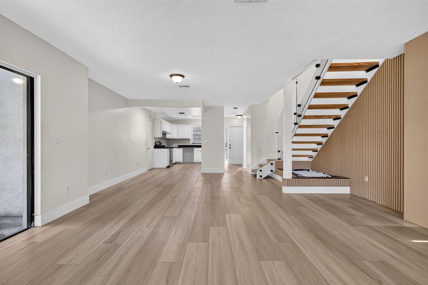 Stylish updates, modern finishes, 2019 Roof and an unbeatable - photo 10