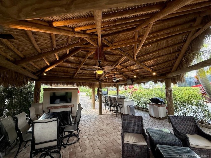 Immaculate and truly move-in ready! This spacious 2,868 sq. ft - photo 2