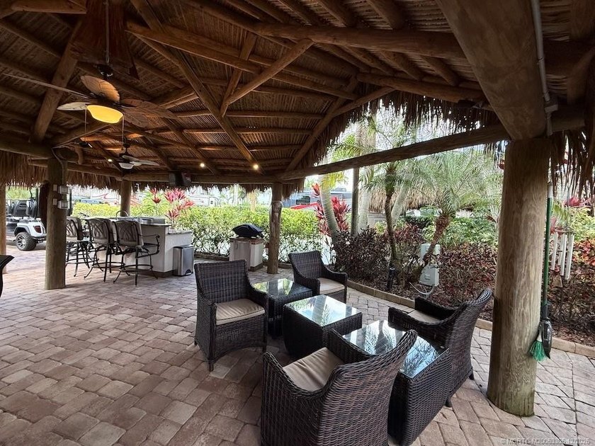 Immaculate and truly move-in ready! This spacious 2,868 sq. ft - photo 3