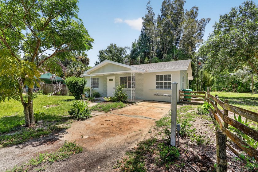 Nicely renovated 3-bedroom, 2-bath CBS home situated on a - photo 3