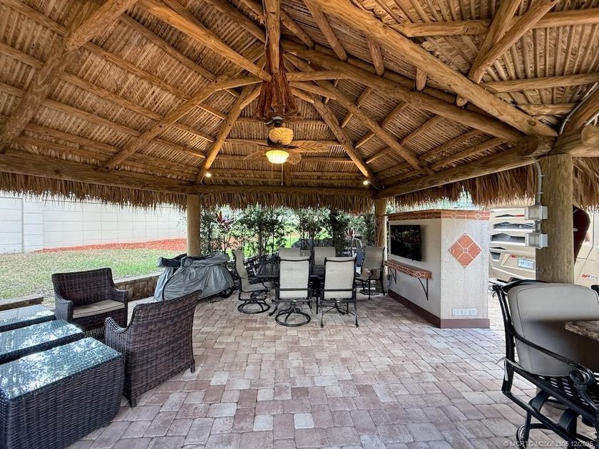 Immaculate and truly move-in ready! This spacious 2,868 sq. ft - photo 9