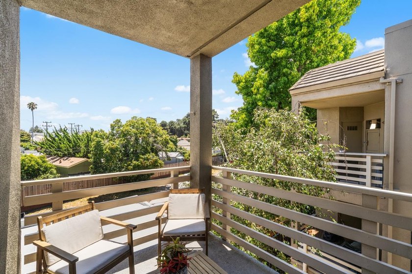 Situated in the heart of downtown Santa Cruz, this 1-bedroom - photo 4