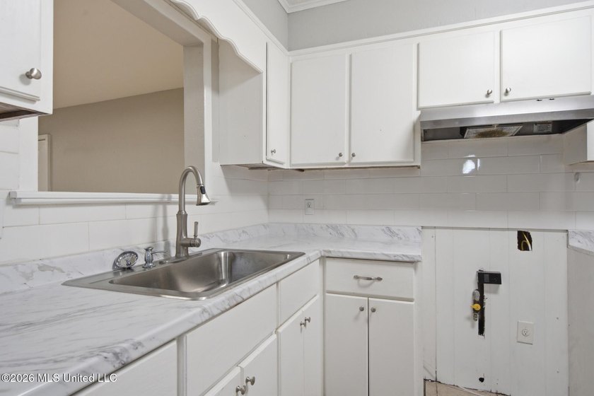 Beautifully updated 4-bedroom, 2-bath brick home with a - photo 11