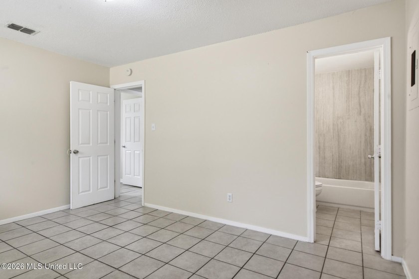 Beautifully updated 4-bedroom, 2-bath brick home with a - photo 16