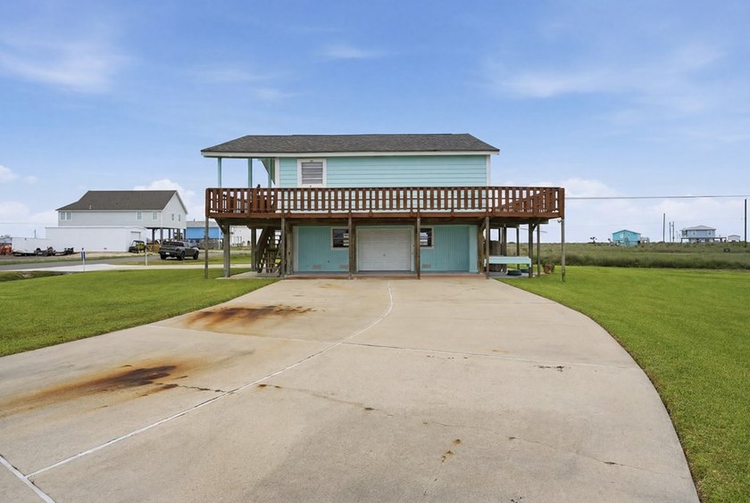 Nestled on two spacious lots in Holiday Beach, this fully - photo 22