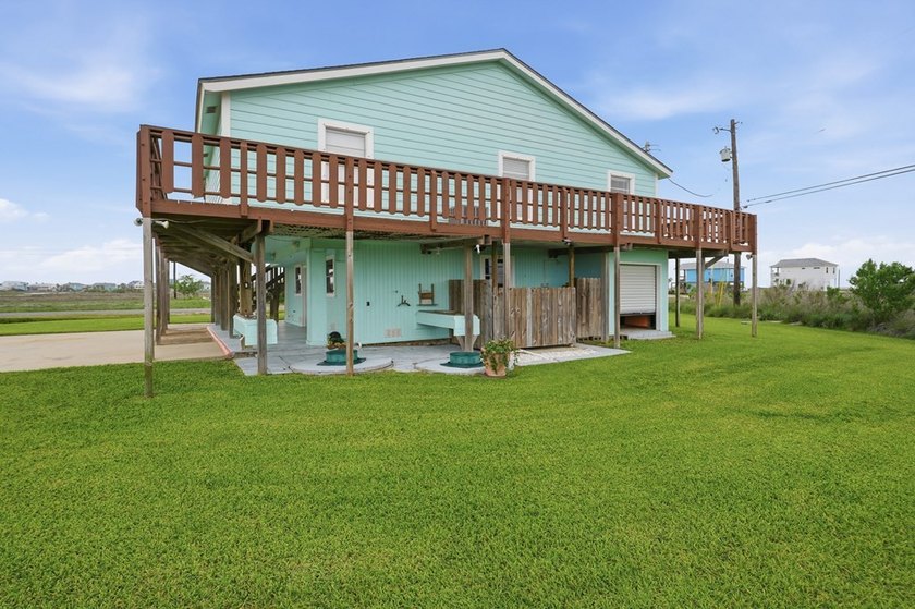 Nestled on two spacious lots in Holiday Beach, this fully - photo 25