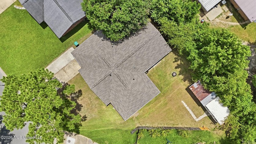Beautifully updated 4-bedroom, 2-bath brick home with a - photo 31