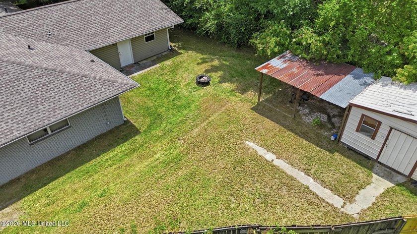 Beautifully updated 4-bedroom, 2-bath brick home with a - photo 32