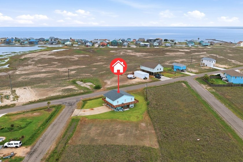 Nestled on two spacious lots in Holiday Beach, this fully - photo 33