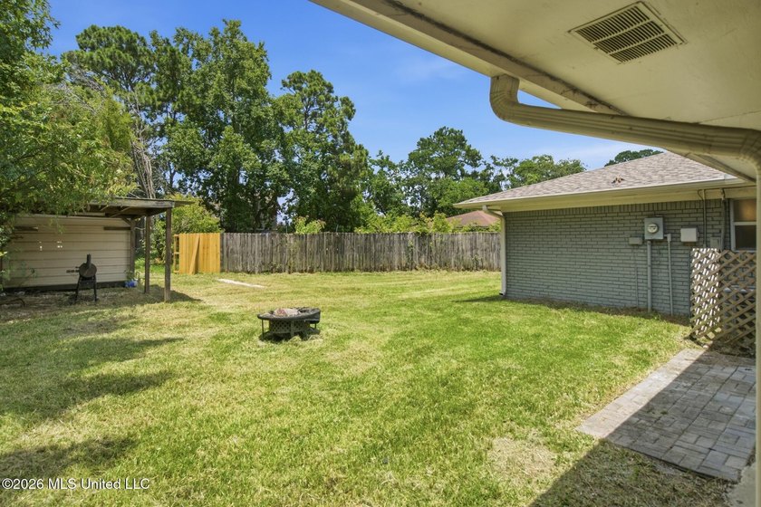 Beautifully updated 4-bedroom, 2-bath brick home with a - photo 36