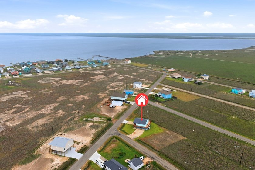 Nestled on two spacious lots in Holiday Beach, this fully - photo 36