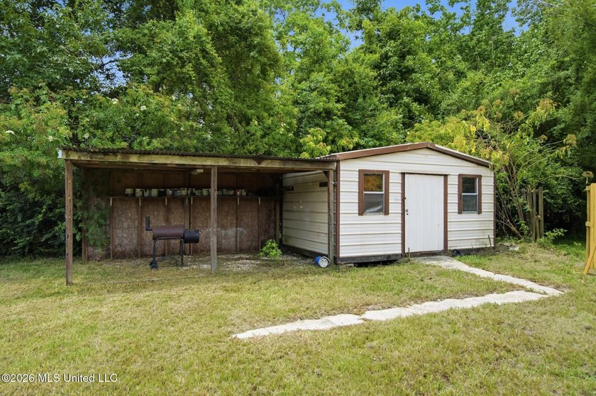Beautifully updated 4-bedroom, 2-bath brick home with a - photo 37