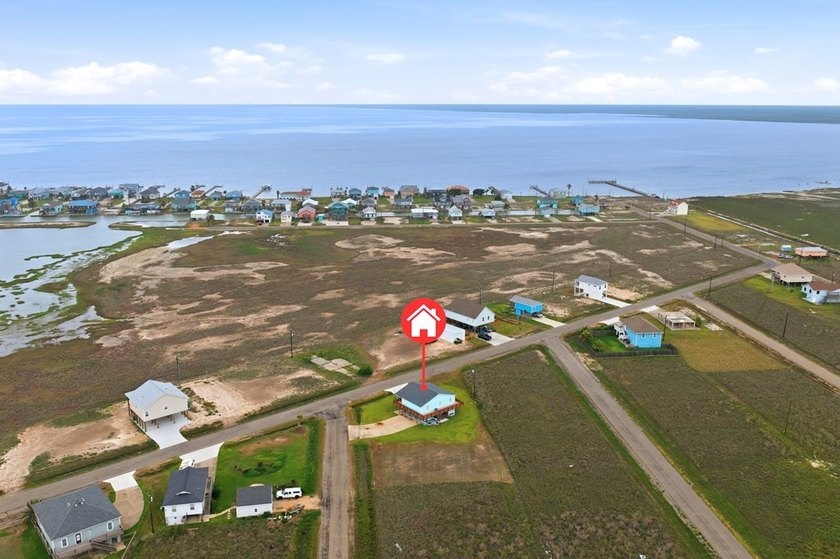 Nestled on two spacious lots in Holiday Beach, this fully - photo 37