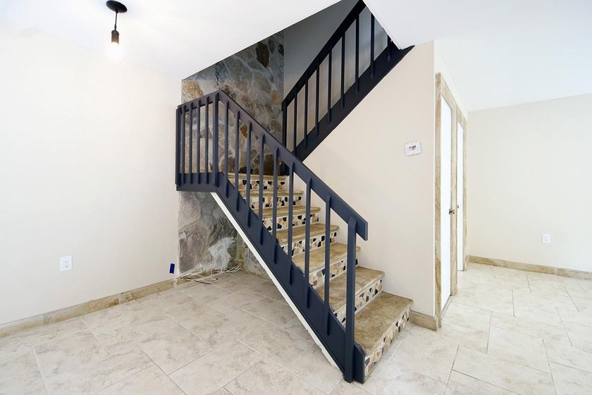 Bright and inviting 3-bedroom, 2.5-bath residence in a desirable - photo 6