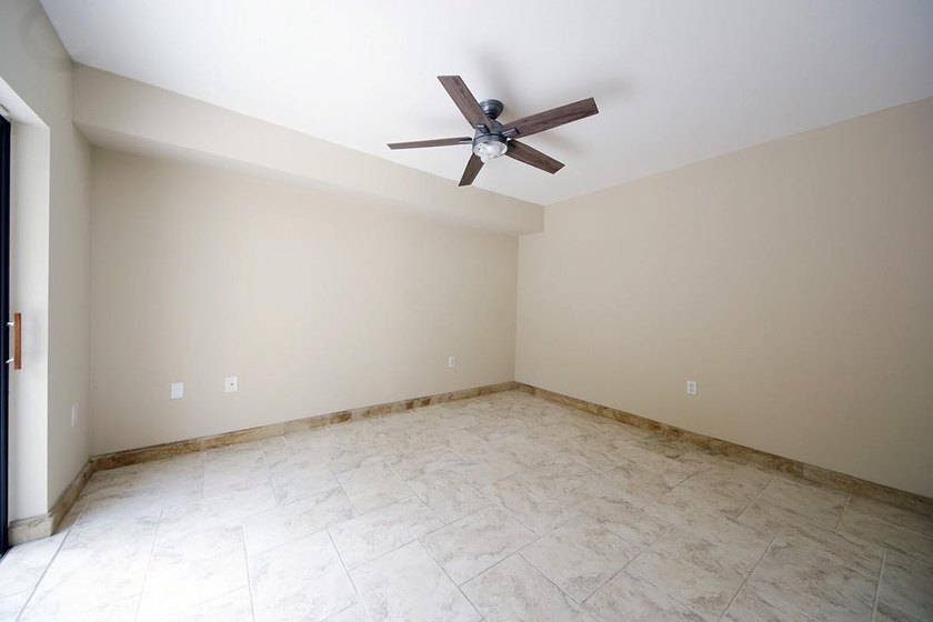 Bright and inviting 3-bedroom, 2.5-bath residence in a desirable - photo 8