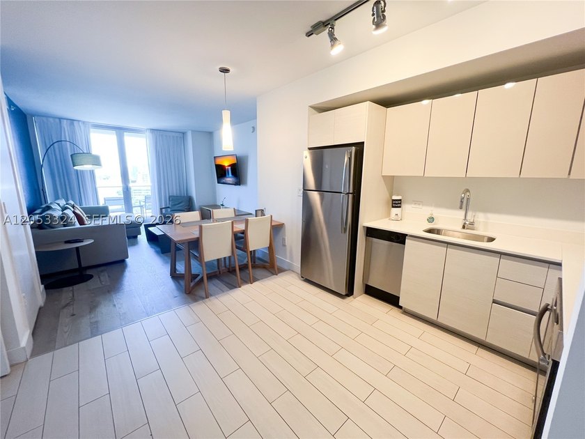 Best-priced SOUTH VIEW unit in the building and surrounding - photo 2
