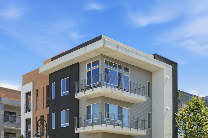 Top-floor, corner-unit penthouse in Communications Hill, 3 bed - photo 2