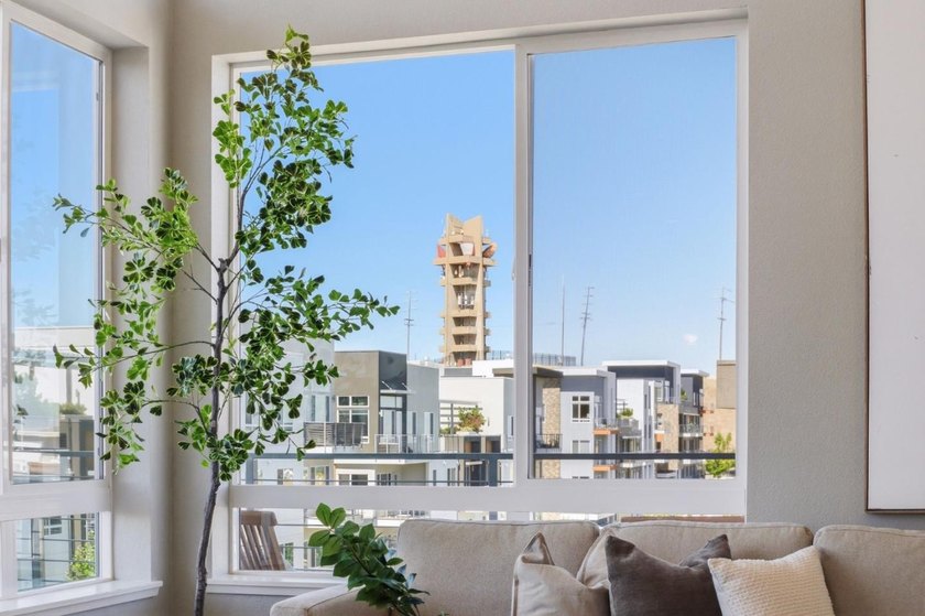 Top-floor, corner-unit penthouse in Communications Hill, 3 bed - photo 5